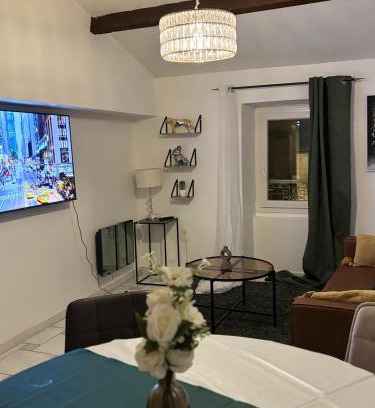Tarascon Apartment | Appartement centrée