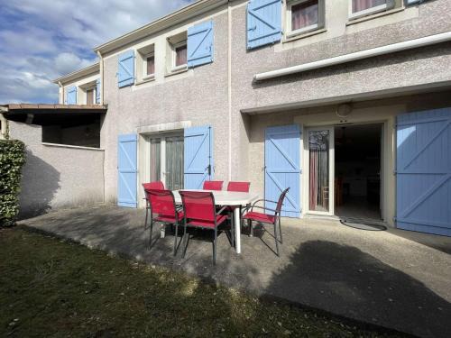 Vallon-Pont-d'Arc Apartment | Appartement climatisé de 3 pièces avec piscine, terrasse et parking - Vallon-Pont-d'Arc - FR-1-382-54