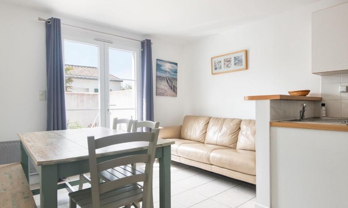 La Couarde-sur-Mer Apartment | Appartement Colombelle proche du marché et de la plage