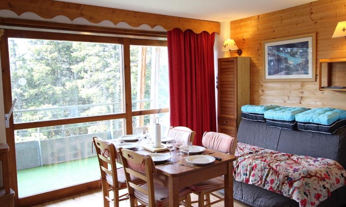 Chamrousse Apartment | Appartement confortable à Chamrousse 1700, 2ème étage, terrasse sud, proche pistes et commerces - FR-1-549-126