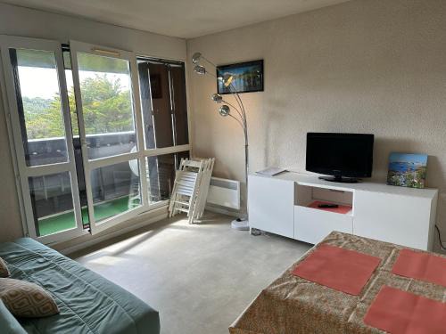 Le Penon Apartment | Appartement cosy à 300m de l'océan au cœur de la station - Balcon et parking sécurisé - FR-1-239-144