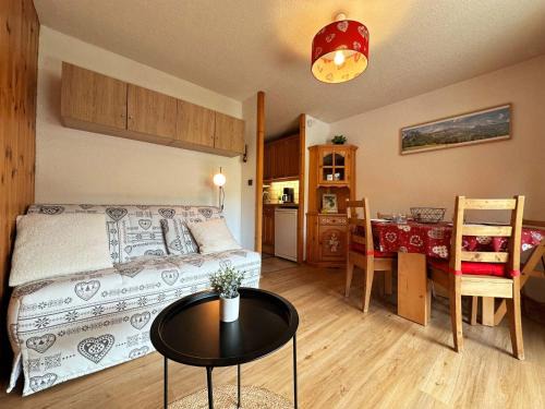 Morillon Apartment | Appartement cosy à Morillon, balcon sud, télécabine proche, équipements complets, parking et garage - FR-1-624-143