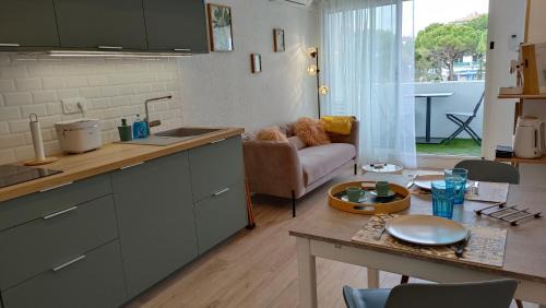 Royan Apartment | Appartement cosy en centre-ville de Royan à 200m plage