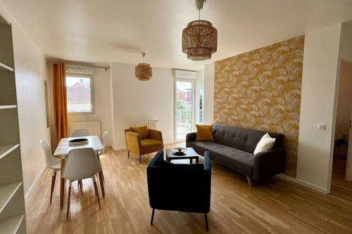 Rosny-sous-Bois Apartment | Appartement Cosy et calme - face à la gare Rosny-sous-Bois - 20mn de Paris et Disneyland