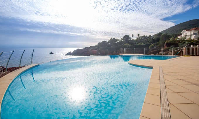 Le Trayas Apartment | Appartement cosy les pieds dans l'eau