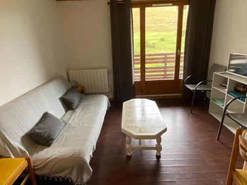 La Tour-dʼAuvergne Apartment | Appartement cosy pour 4 pers. avec balcon - FR-1-814-155