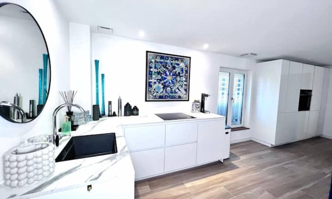Tours Apartment | Appartement de 70m2 Avec Balnéo, Clim, Terrasse, et Parking Sous Terrain
