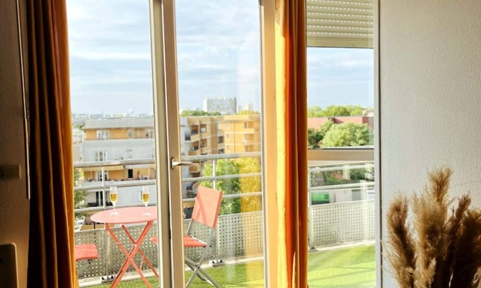 Orly Apartment | Appartement de Standing: Vue Paris