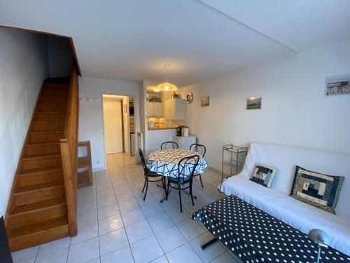 Fouras Apartment | Appartement Duplex Calme, Proche Plage et Centre à Fouras - FR-1-709-78