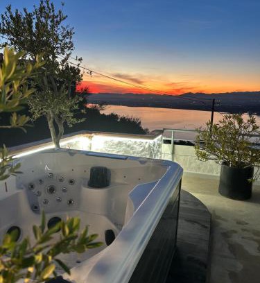 Roses Town Center Apartment | Appartement Duplex Rosas avec terrasse magnifique jacuzzi vue mer