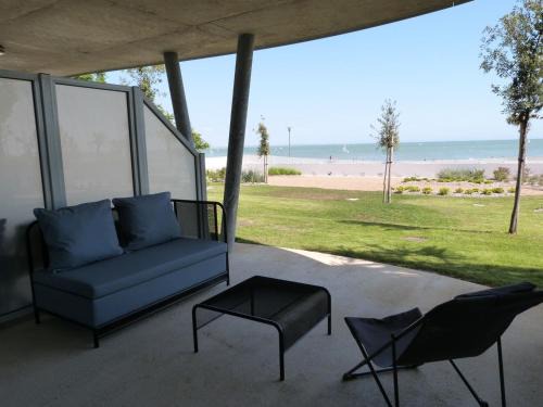 La Tranche-sur-Mer Apartment | Appartement en bord de mer, 2 chambres, piscine, parking, animaux admis - FR-1-194-231