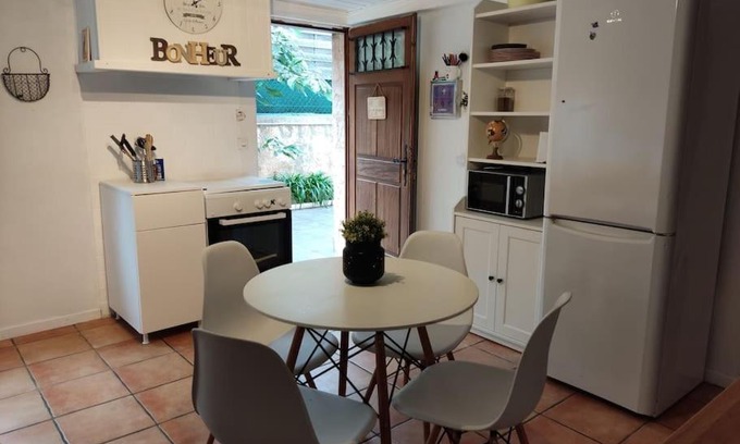 Hyeres Apartment | appartement en rez de jardin et terrasse ds villa