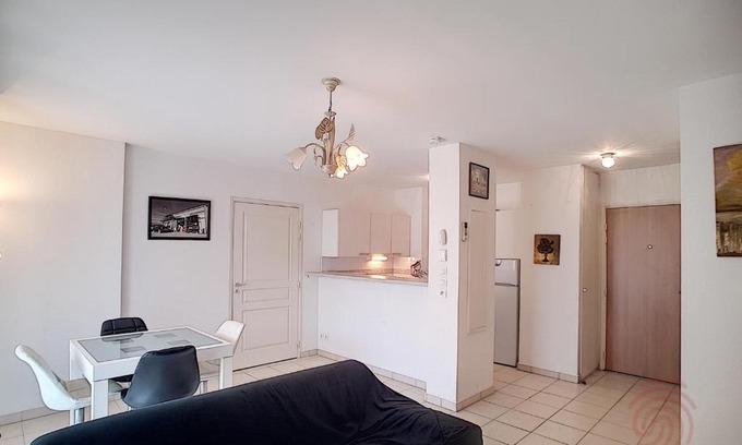Lamalou-les-Bains Apartment | Appartement F2 avec terrasse, clim, parking privé, proche centre-ville et thermes, animaux acceptés - FR-1-451-135