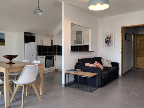 Villard-de-Lans Apartment | Appartement fonctionnel avec balcon, à 10 min du centre, parking gratuit, idéal pour 5 personnes - FR-1-548-3