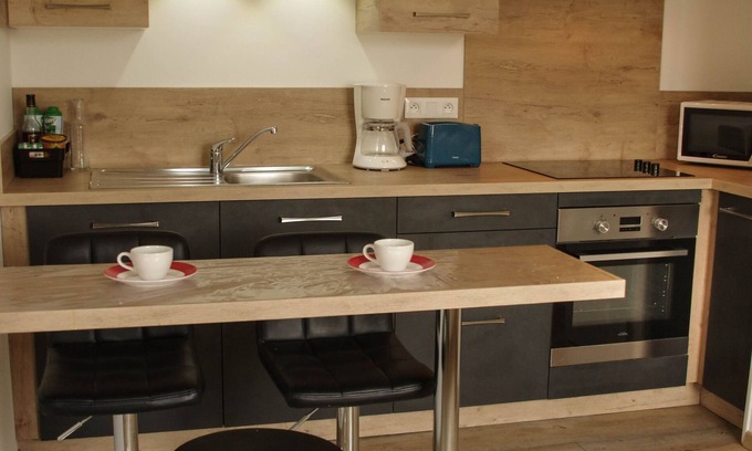 Lezignan-Corbieres Apartment | Appartement Tout Équipé Proche Toutes Commodités et Gare