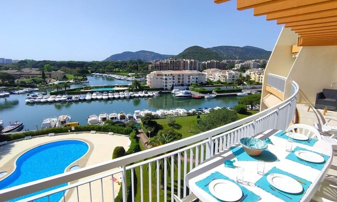 Mandelieu-La-Napoule Apartment | Appartement Lumineux à Cannes Marina, Dernier Étage, vue Marina - Baie de Cannes