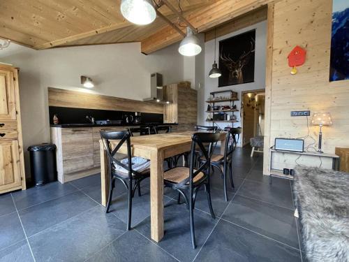 Saint-Sorlin-d'Arves Apartment | Appartement Triplex 9 couchages avec terrasse au cœur du village