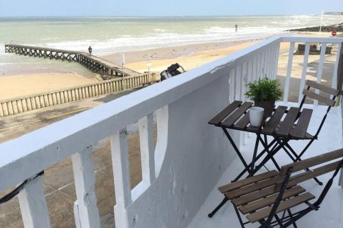 Grandcamp-Maisy Apartment | Appartement front mer proche omaha & utah beach - 1