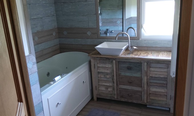 Montauroux Apartment | Appartement Haut de Bastide Calme et Isolé vue lac