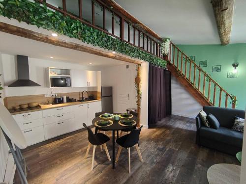 Nimes City Centre Apartment | Appartement Jungle climatisé Centre Ville