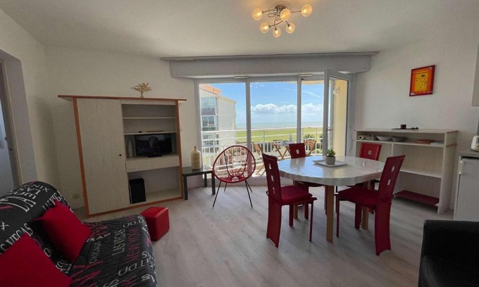 Saint-Jean-de-Monts Apartment | Appartement lumineux, piscine chauffée, parking privatif - FR-1-224C-305
