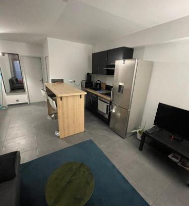 1st Arrondissement Apartment | Appartement moderne face gare St Charles