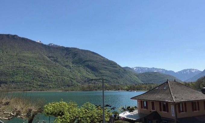 Doussard Apartment | Appartement pieds dans l'eau