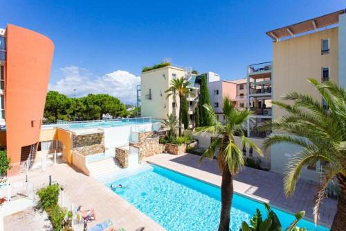 Antibes City Centre Apartment | Appartement Port Prestige - terrasse - piscine - parking