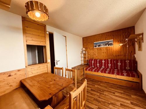 Vallandry Apartment | Appartement pour 4 à Vallandry, accès direct aux pistes, balcon, animaux admis - FR-1-757-101