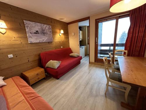 Meribel-Mottaret Apartment | Appartement rénové à Méribel, 1 chambre, 3 couchages, balcon, accès pistes, casier à skis, WIFI - FR-1-355-175