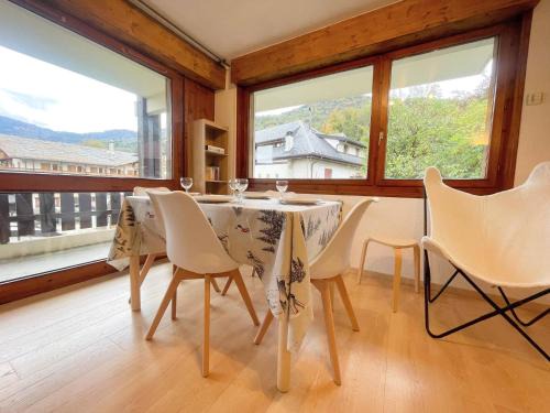 Samoens Apartment | Appartement rénové au centre du village avec balcon et accès skibus - FR-1-624-145