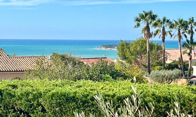 Sanary-sur-Mer Apartment | Appartement Sanary vue mer au calme