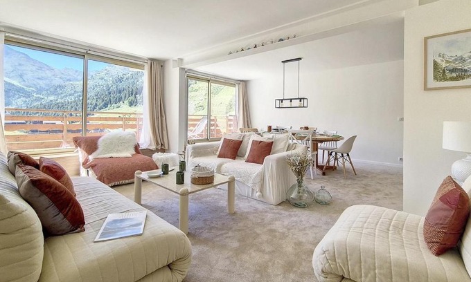 Meribel-Mottaret Apartment | Appartement spacieux rénové ski aux pieds, balcon, parking, Wi-Fi - FR-1-688-50