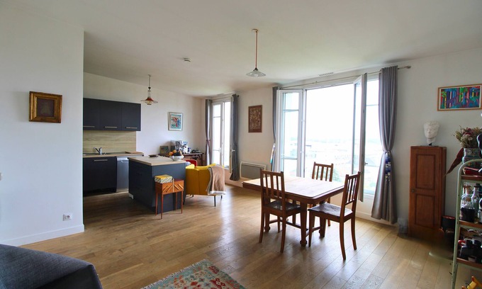 Suresnes Apartment | Appartement Suresnes - 4 pax - View over Paris - Bright - Quiet