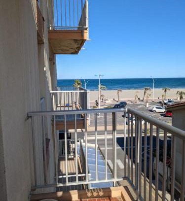 Le Grand Large Apartment | Appartement T2 à deux pas de la plage - 4INDI54