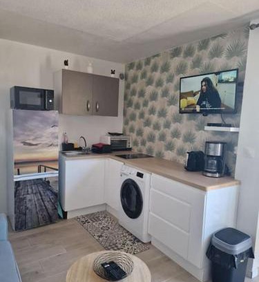 Saint-Pierre-la-Mer Apartment | Appartement T2 Avec Charme.