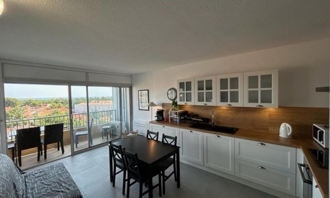 Argeles Plage Apartment | Appartement T2 cabine avec parking sécurisé à 200m de la plage - FR-1-388-178