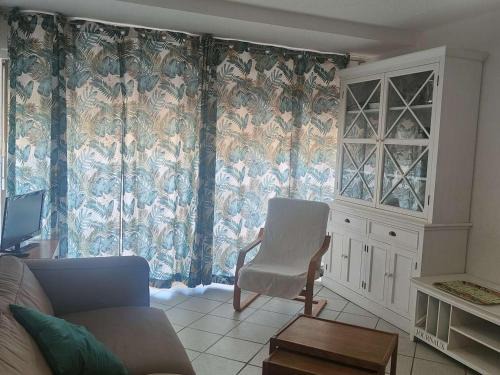 Le Barcares Apartment | Appartement T2 en RDC avec terrasse, piscine, et parking - FR-1-195-47
