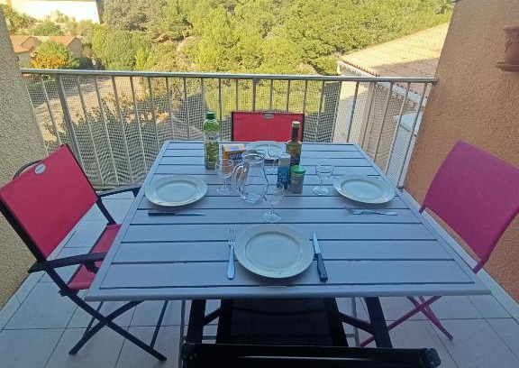 Saint-Pierre-la-Mer Apartment | Appartement T2 Cabine, mezzanine Saint Pierre la mer 4oliv41