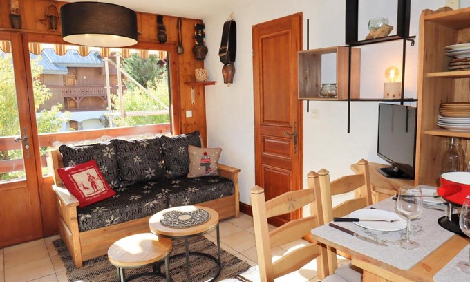 Samoens Apartment | Appartement T3 rénové, lumineux, balcon et parking au centre du village de Samoëns - FR-1-624-73
