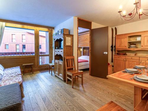 Val-d'Isere Apartment | Appartement tout équipé avec balcon et garage, à 10min des commerces, navette gratuite. - FR-1-694-349