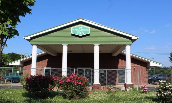 Talbot's Corner Hotel | Apple Annies Inn