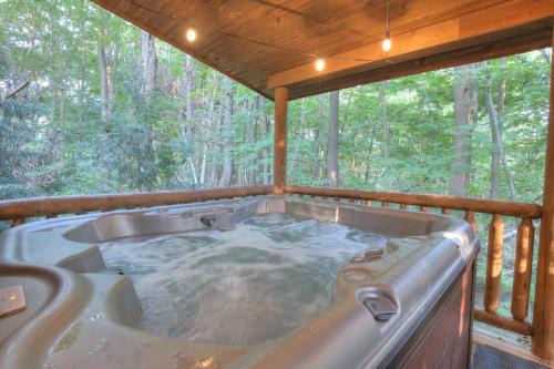 Millersburg House | Apple Blossom Cabin by Amish Country Lodging