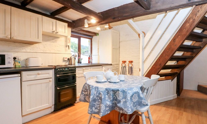 Lostwithiel Cottage | Apple Loft
