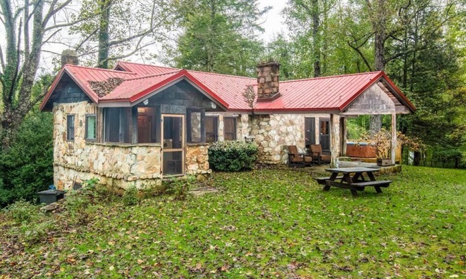 Hendersonville Cabin | Apple Valley Cabin; secluded, Hendersonville, private historic cabin with stream and more!