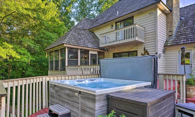 Apple Valley House | Apple Valley Guest Suite: Forest Views & Pool