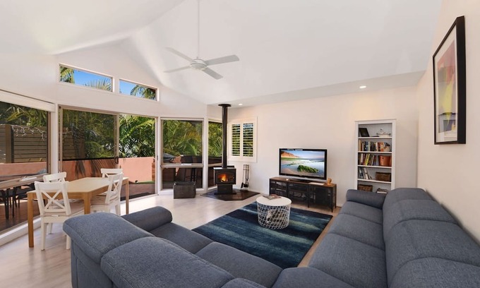 North Avoca House | Applecross House - 2 minutes to the beach