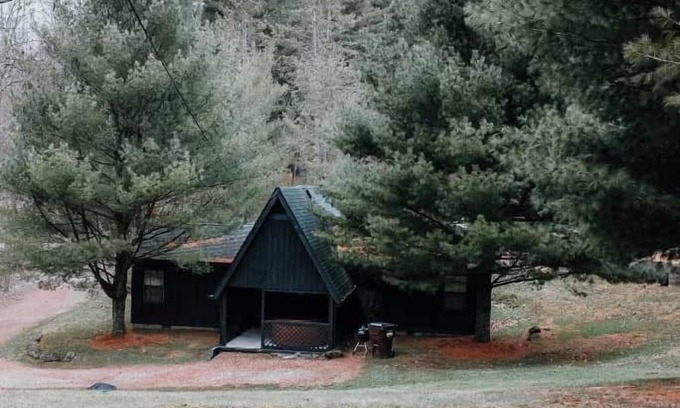 Logan Ski Chalet | Appleseed Cabin, Cozy A-Frame with hot tub