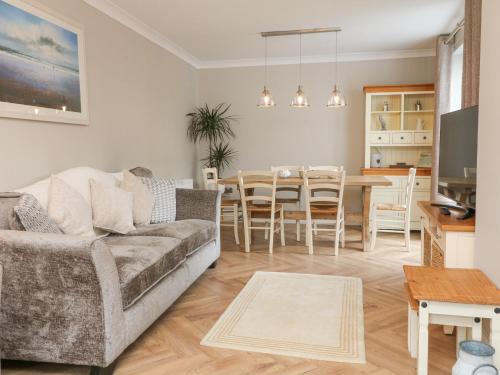 Westleigh House | Applestow