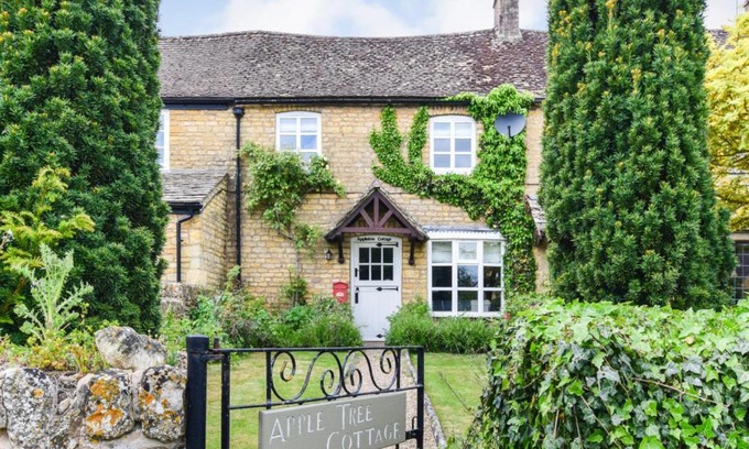 Bourton House | Appletree Cottage